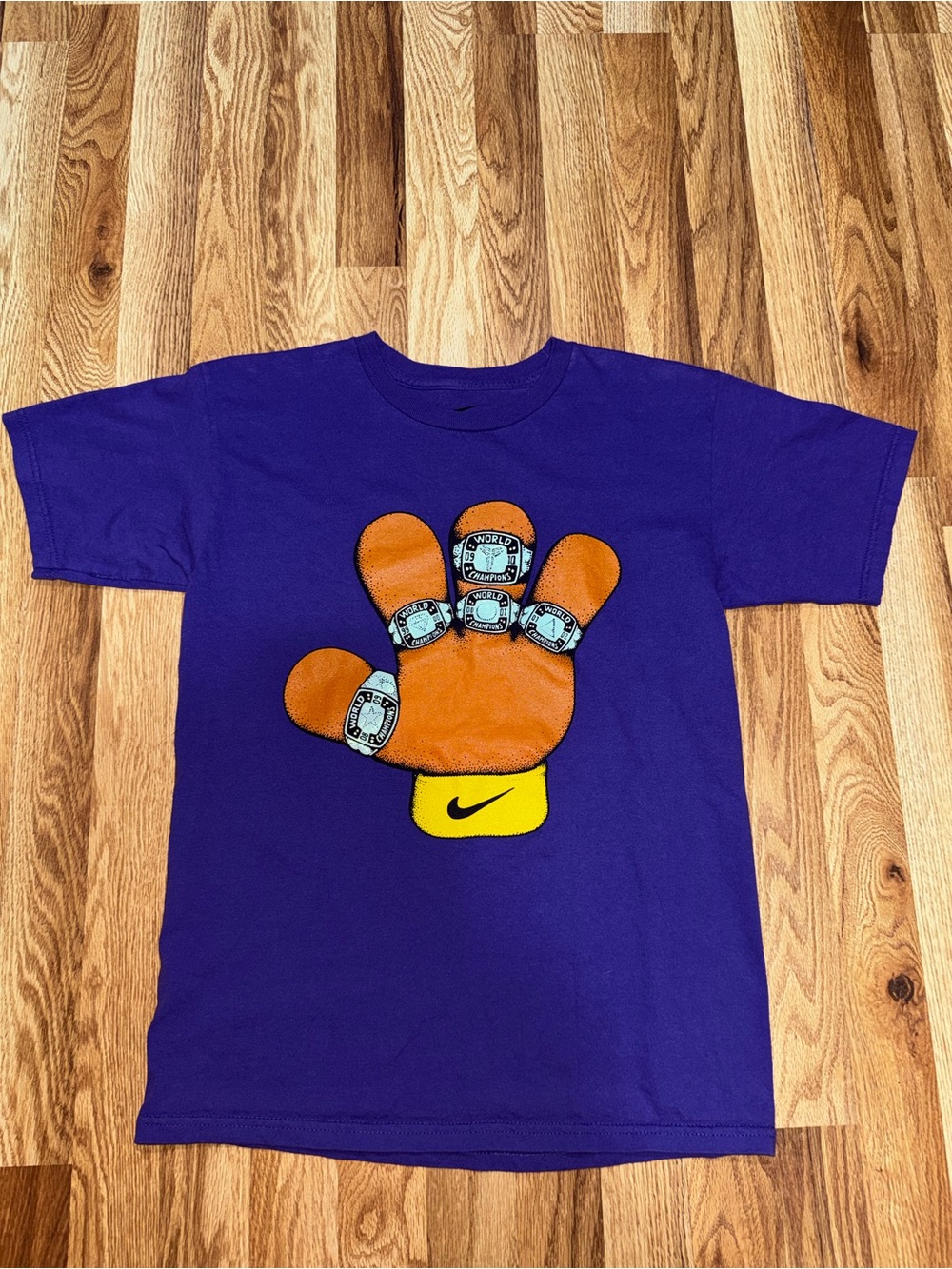 Vintage Nike Kobe Bryant MVPuppets 5-Ring World Champions T-Shirt Purple S